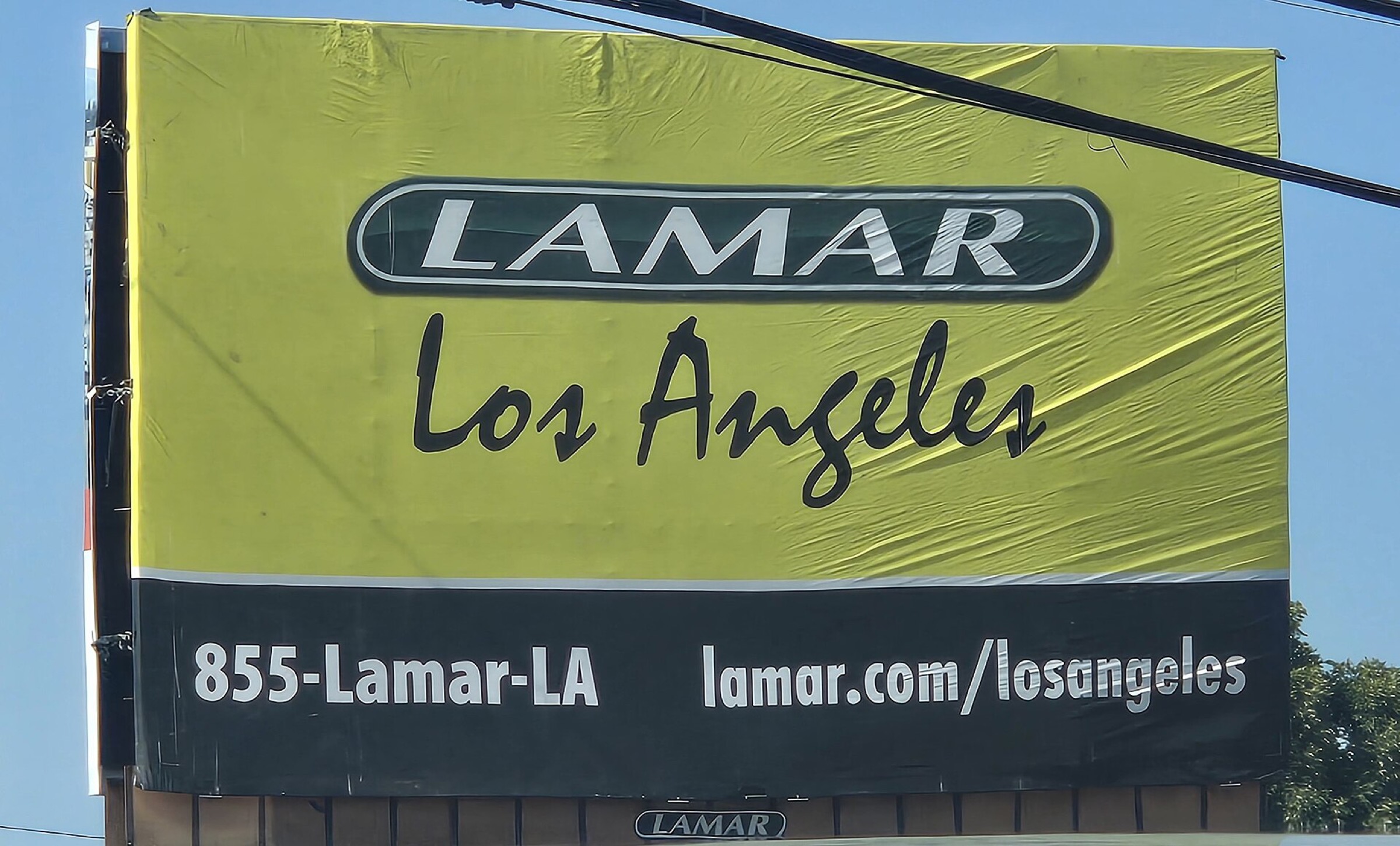Billboard Lamar Advertising tự quảng cáo tại Los Angeles